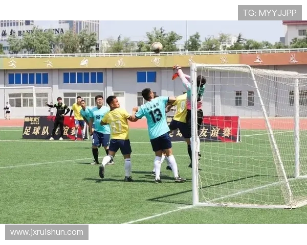 足球比赛中的快速反击与对抗布置