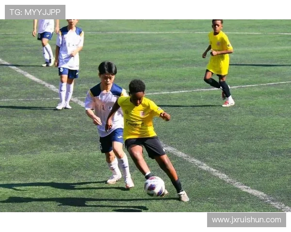 青训必修课青少年球员门球处理能力培养