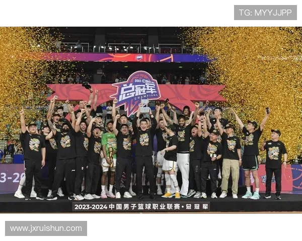 CBA联赛是否使用足球场进行比赛